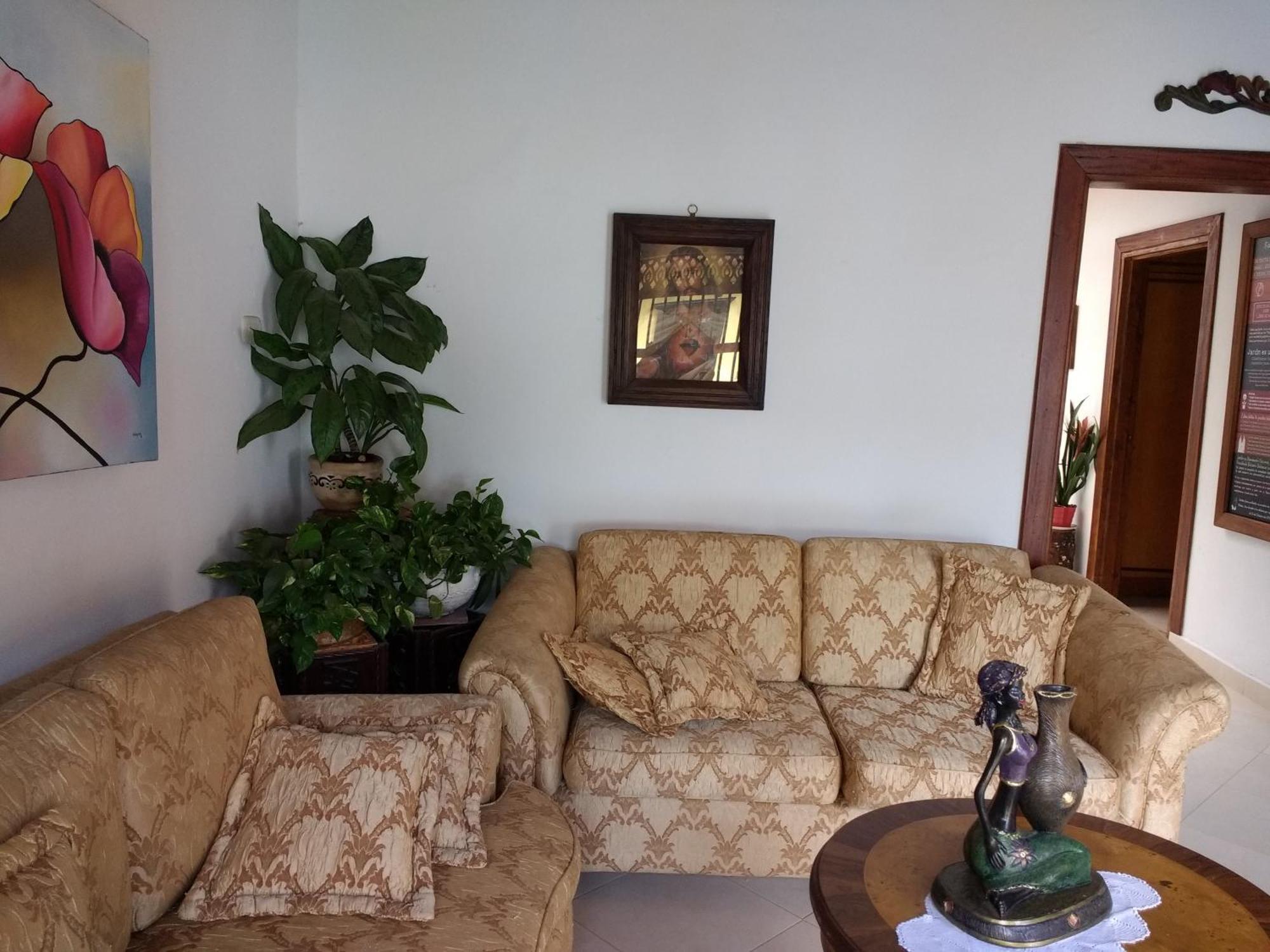 Hostal Famihotel Fundadores Jardín Extérieur photo