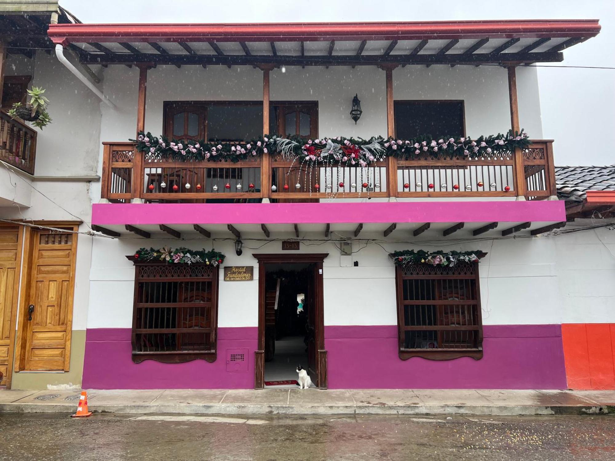 Hostal Famihotel Fundadores Jardín Extérieur photo