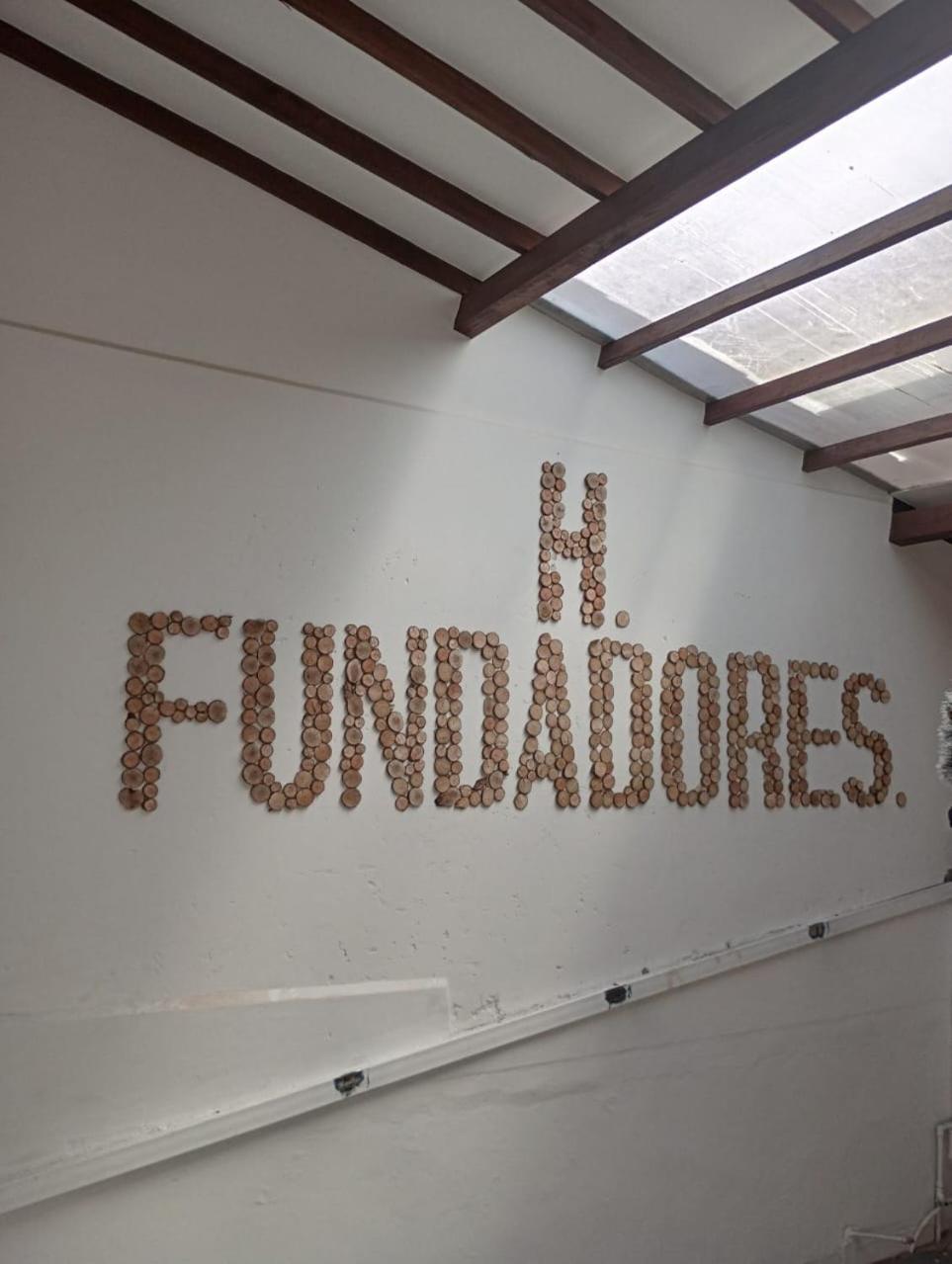 Hostal Famihotel Fundadores Jardín Extérieur photo